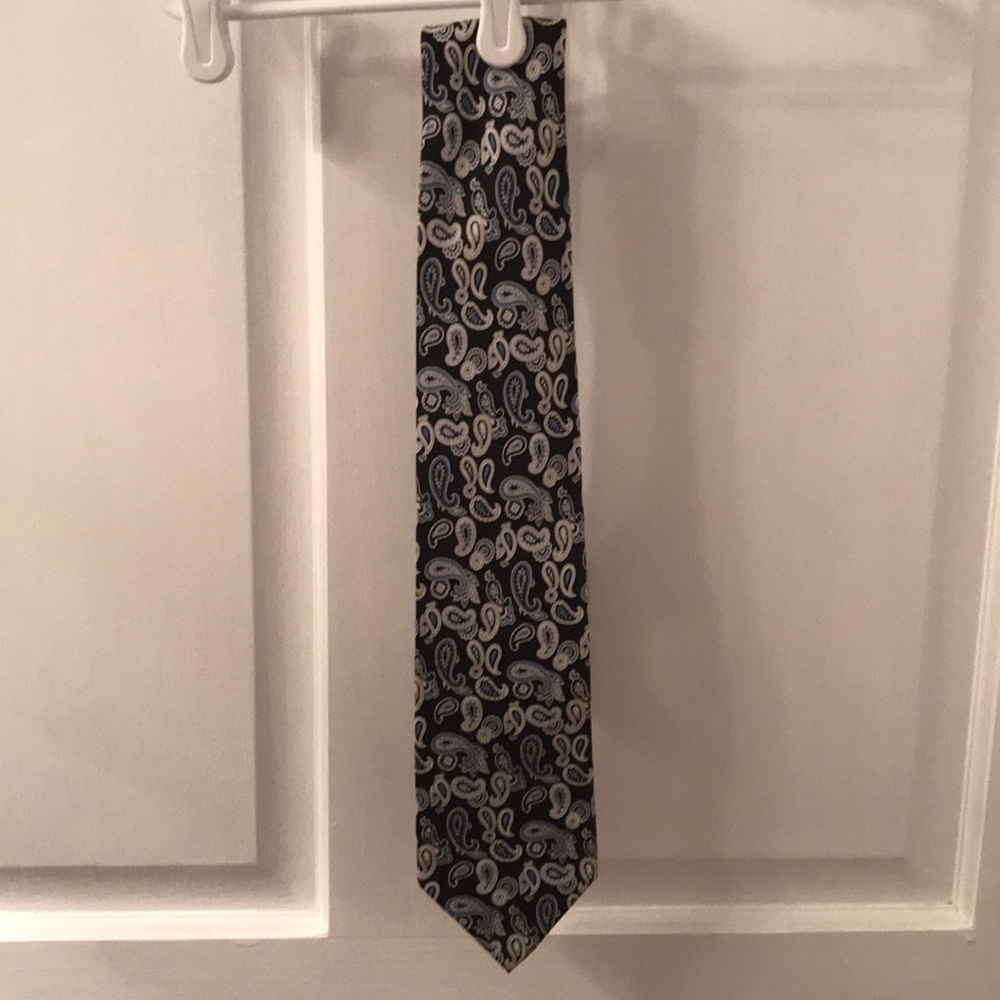 Men’s paisley silk tie